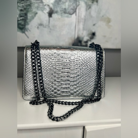 Sliver Vegan Leather Shoulder bag - Picture 5 of 12